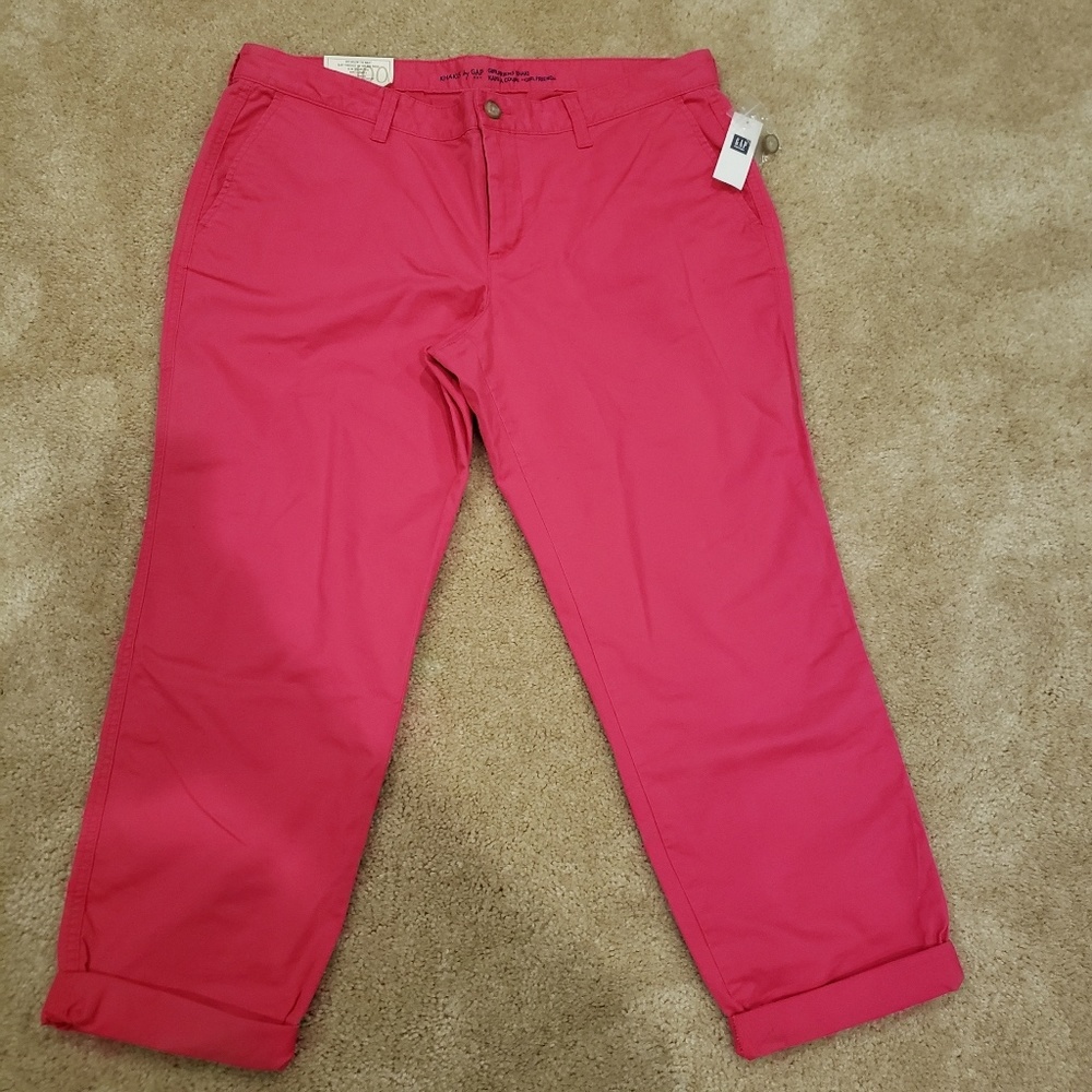 GAP Girlfriend Khaki Capri Pants